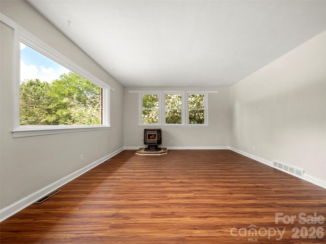 917 W Blue Ridge Road, East Flat Rock, NC 28726