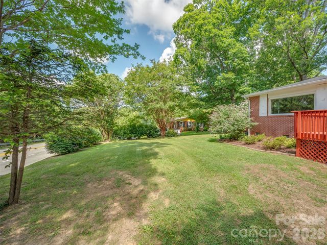 917 W Blue Ridge Road, East Flat Rock, NC 28726