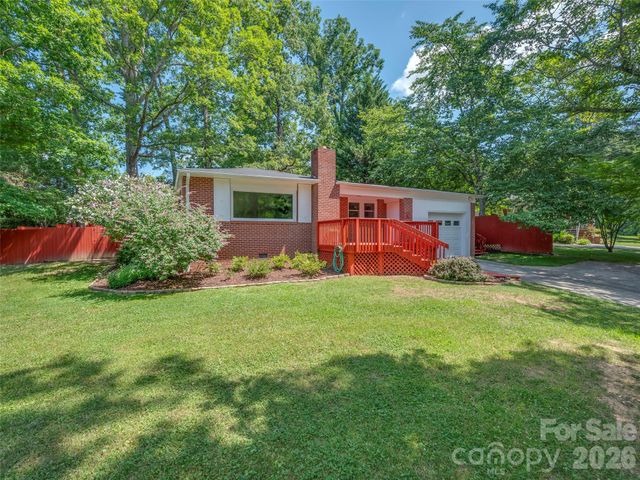 917 W Blue Ridge Road, East Flat Rock, NC 28726