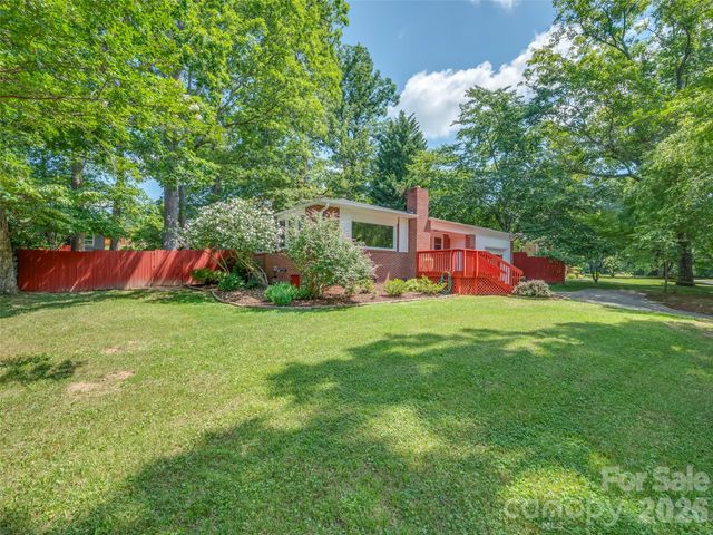 917 W Blue Ridge Road, East Flat Rock, NC 28726