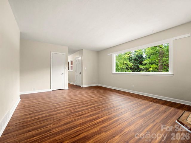 917 W Blue Ridge Road, East Flat Rock, NC 28726