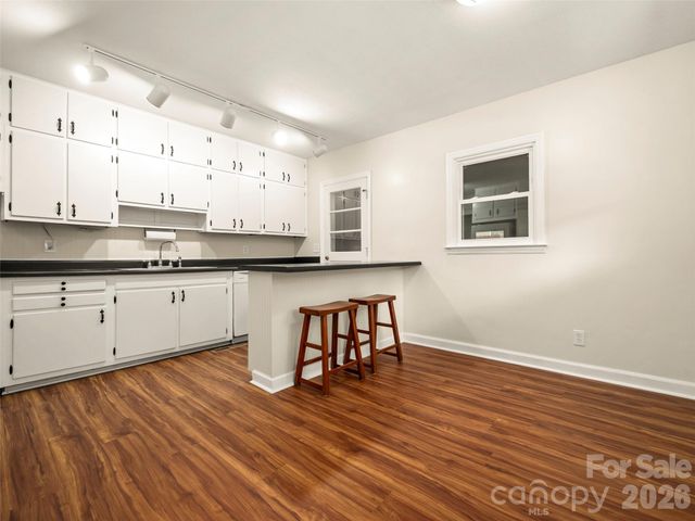 917 W Blue Ridge Road, East Flat Rock, NC 28726