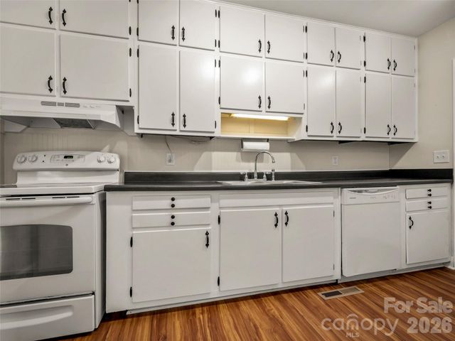 917 W Blue Ridge Road, East Flat Rock, NC 28726