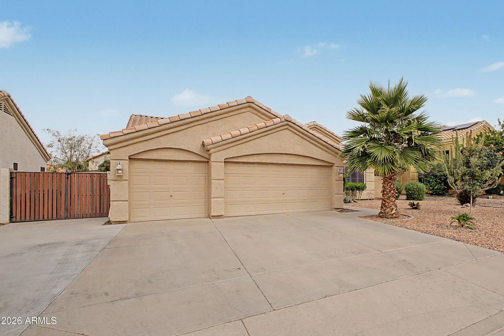 Image 3 of property listing at 2246 S REVOLTA --, Mesa, AZ 85209