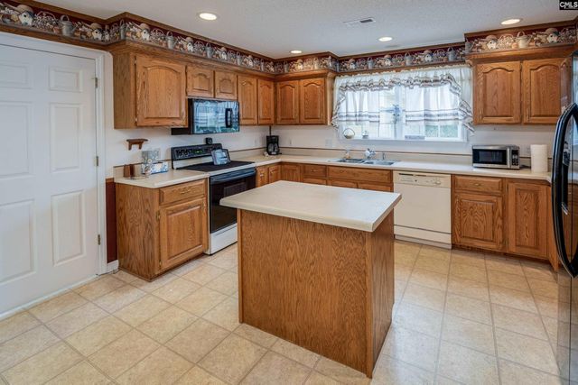 235 Sorin Circle, Elloree, SC 29047