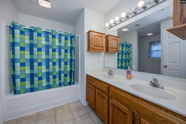 235 Sorin Circle, Elloree, SC 29047