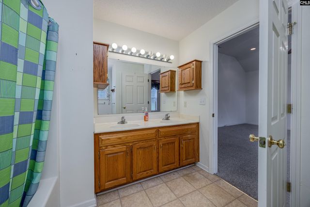 235 Sorin Circle, Elloree, SC 29047