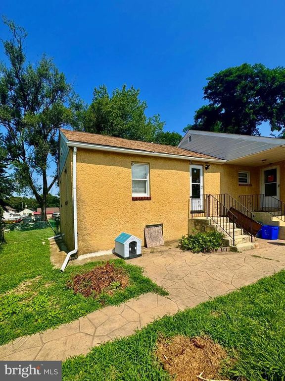 1526 WEBER DR, Marcus Hook, PA 19061