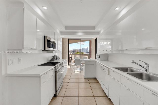 2000 Island Blvd 602, Aventura, FL 33160