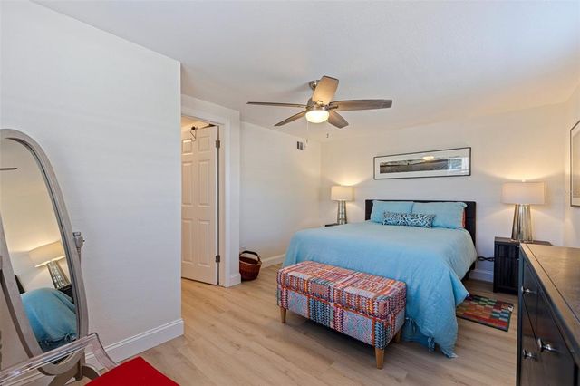 725 85TH AVENUE N, St Petersburg, FL 33702