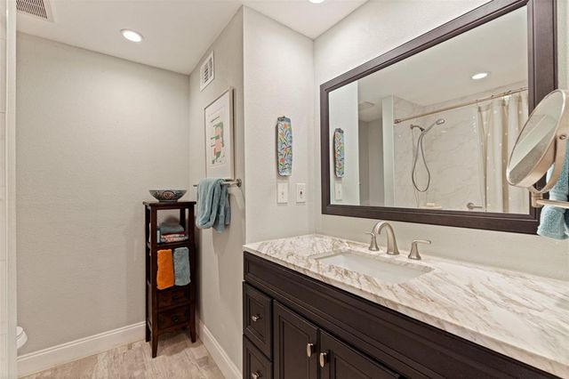 725 85TH AVENUE N, St Petersburg, FL 33702