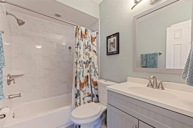 725 85TH AVENUE N, St Petersburg, FL 33702