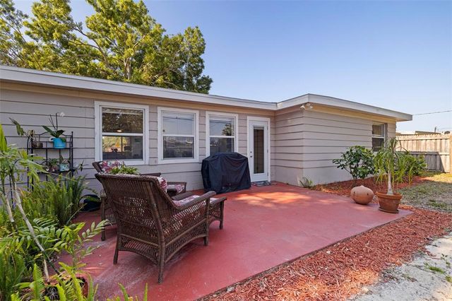 725 85TH AVENUE N, St Petersburg, FL 33702