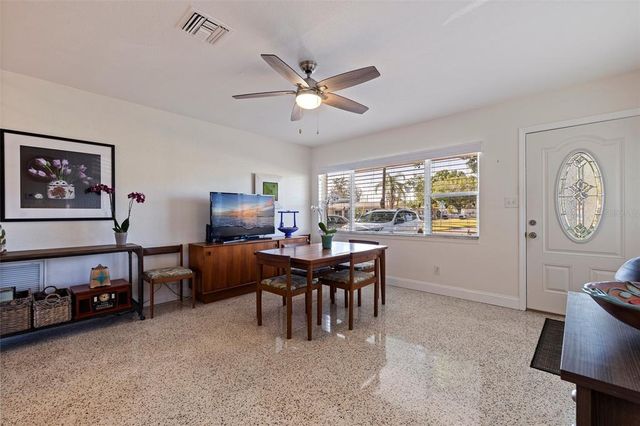 725 85TH AVENUE N, St Petersburg, FL 33702