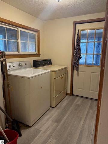 6329 N Lumberjack Road, Riverdale, MI 48877