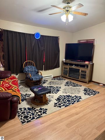 6329 N Lumberjack Road, Riverdale, MI 48877