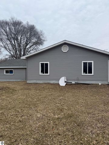 6329 N Lumberjack Road, Riverdale, MI 48877