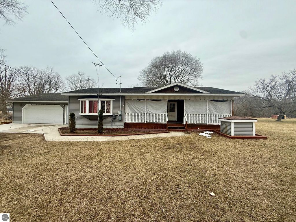 6329 N Lumberjack Road, Riverdale, MI 48877