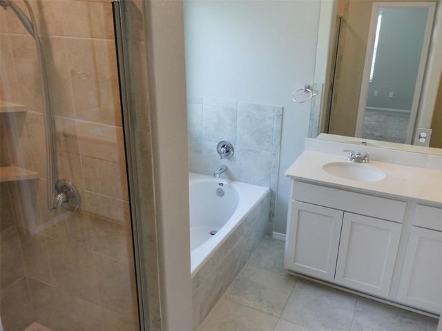 217 BRONCO BILLY DR, Jarrell, TX 76537