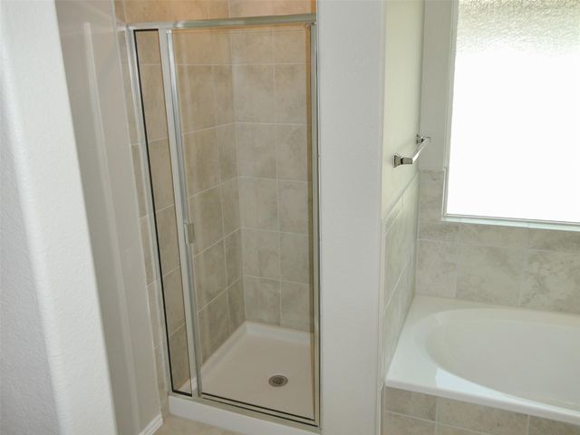 217 BRONCO BILLY DR, Jarrell, TX 76537