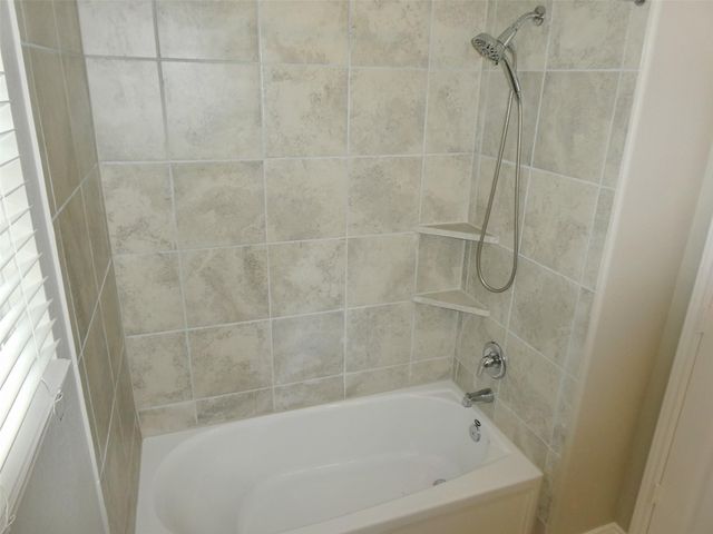 217 BRONCO BILLY DR, Jarrell, TX 76537