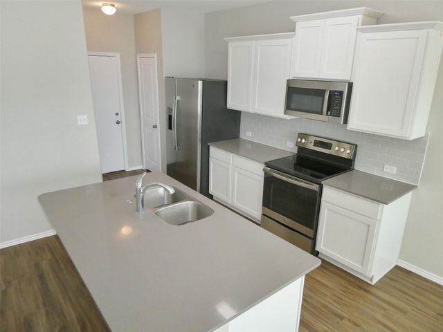 217 BRONCO BILLY DR, Jarrell, TX 76537