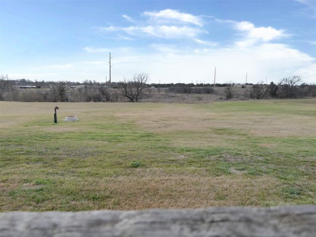 217 BRONCO BILLY DR, Jarrell, TX 76537