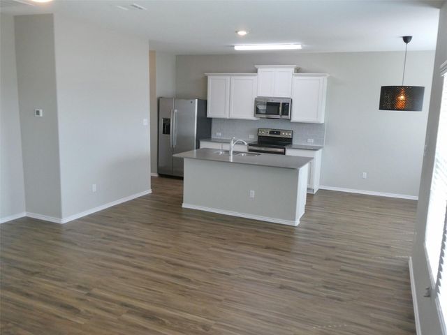 217 BRONCO BILLY DR, Jarrell, TX 76537