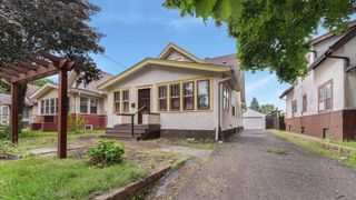 212 22nd Avenue NE, Minneapolis, MN 55418