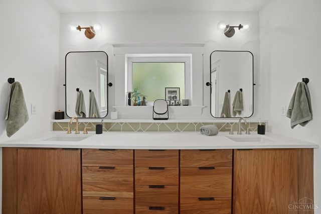 6006 Grand Vista Avenue, Cincinnati, OH 45213