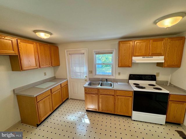124 10TH, Colonial Beach, VA 22443