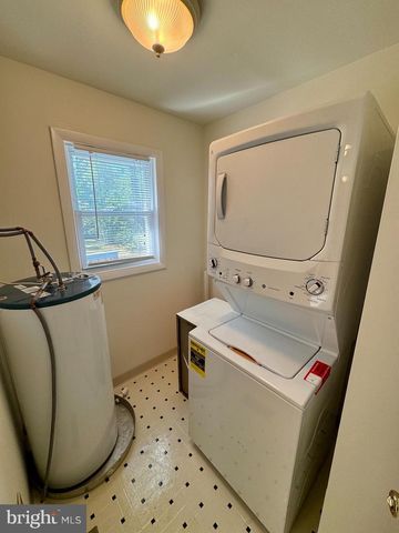 124 10TH, Colonial Beach, VA 22443