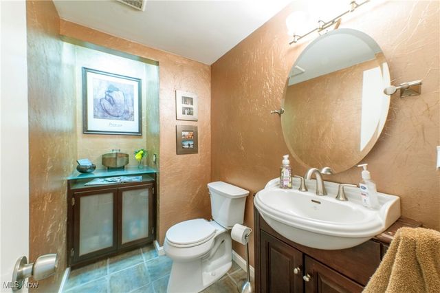 6810 W Fitzwater Road, Brecksville, OH 44141