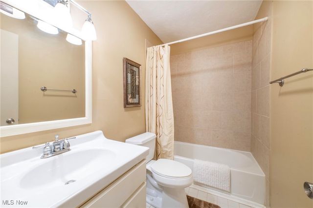 6810 W Fitzwater Road, Brecksville, OH 44141