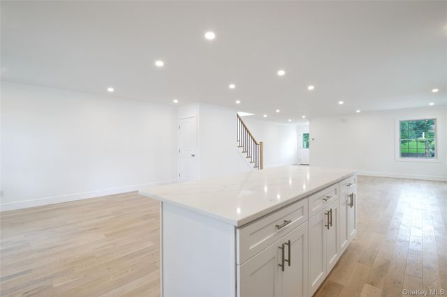 30 Kirkwood B, Port Washington, NY 11050