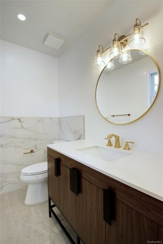 30 Kirkwood B, Port Washington, NY 11050