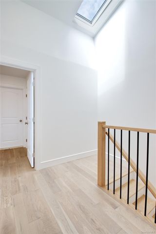 30 Kirkwood B, Port Washington, NY 11050