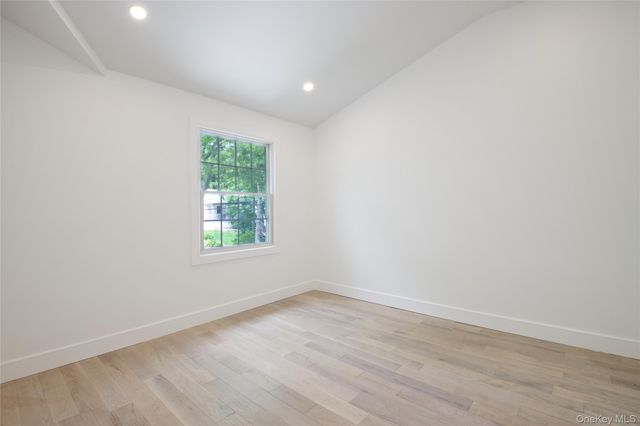 30 Kirkwood B, Port Washington, NY 11050