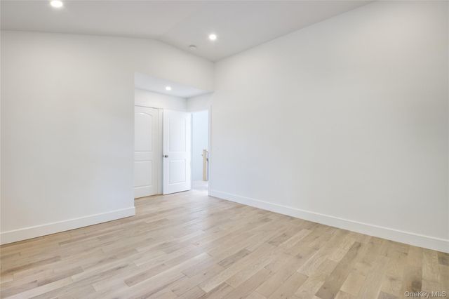 30 Kirkwood B, Port Washington, NY 11050