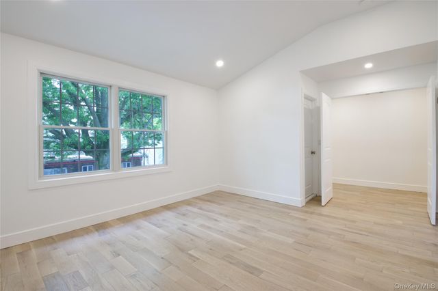 30 Kirkwood B, Port Washington, NY 11050