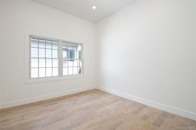 30 Kirkwood B, Port Washington, NY 11050