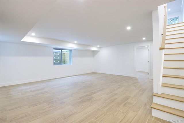 30 Kirkwood B, Port Washington, NY 11050