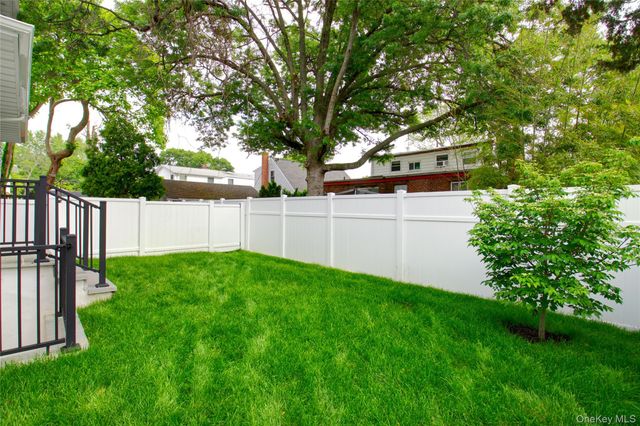 30 Kirkwood B, Port Washington, NY 11050