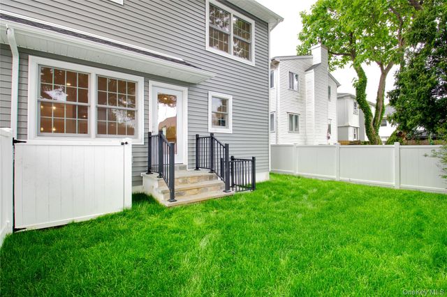 30 Kirkwood B, Port Washington, NY 11050