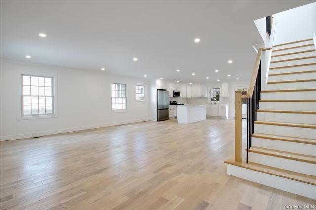 30 Kirkwood B, Port Washington, NY 11050