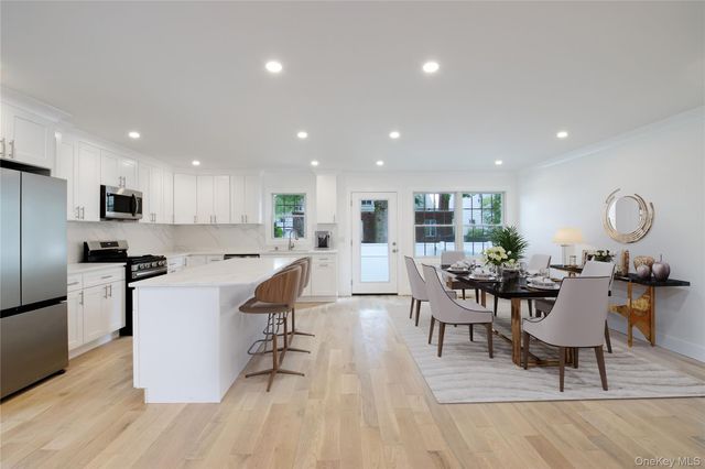 30 Kirkwood B, Port Washington, NY 11050