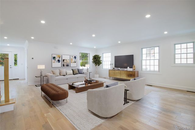 30 Kirkwood B, Port Washington, NY 11050