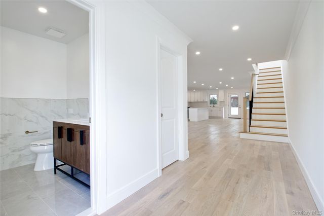 30 Kirkwood B, Port Washington, NY 11050