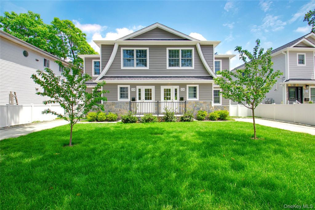 30 Kirkwood B, Port Washington, NY 11050