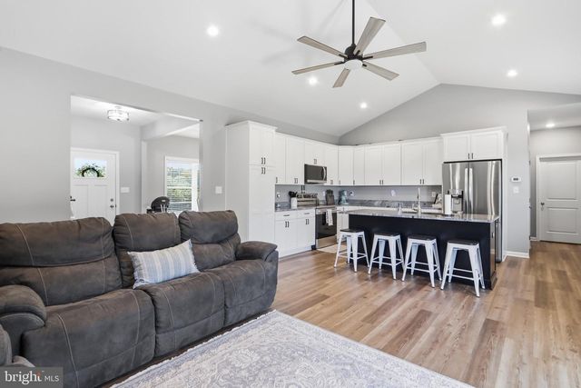 34 HERSHEL LN, Hedgesville, WV 25427